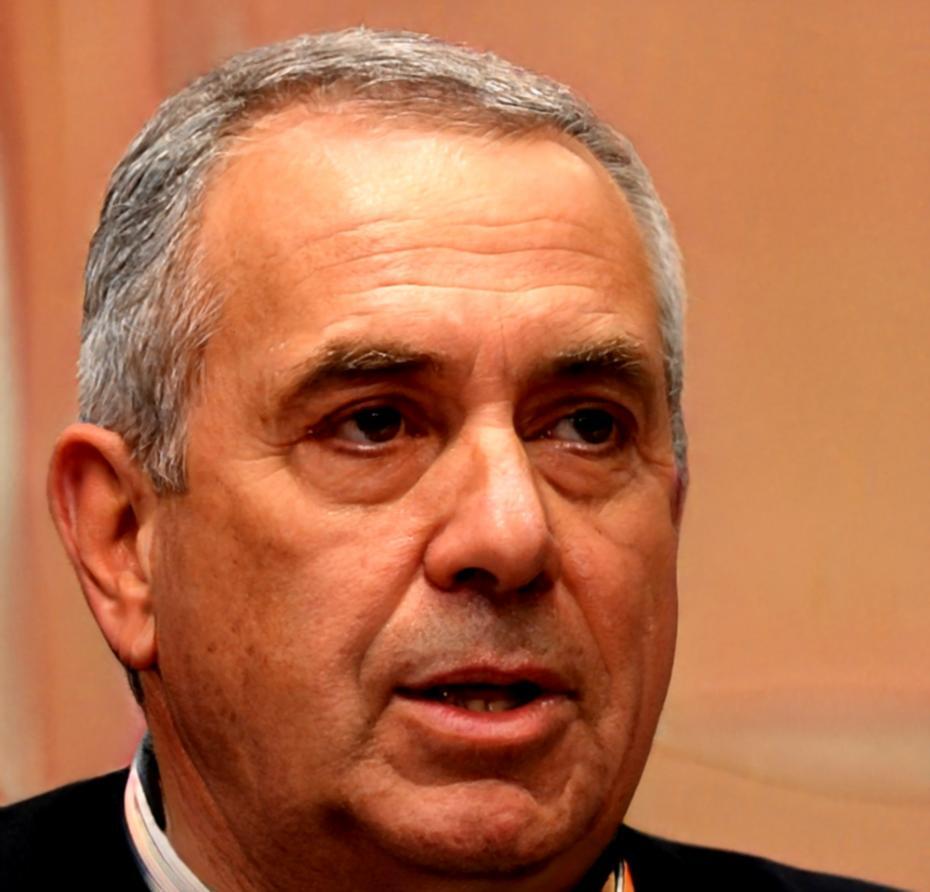 Retrato profesional de Rodrigo Menéndez
